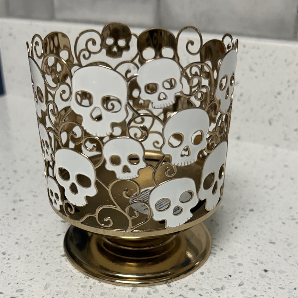 B&BW Skull Candle Holder